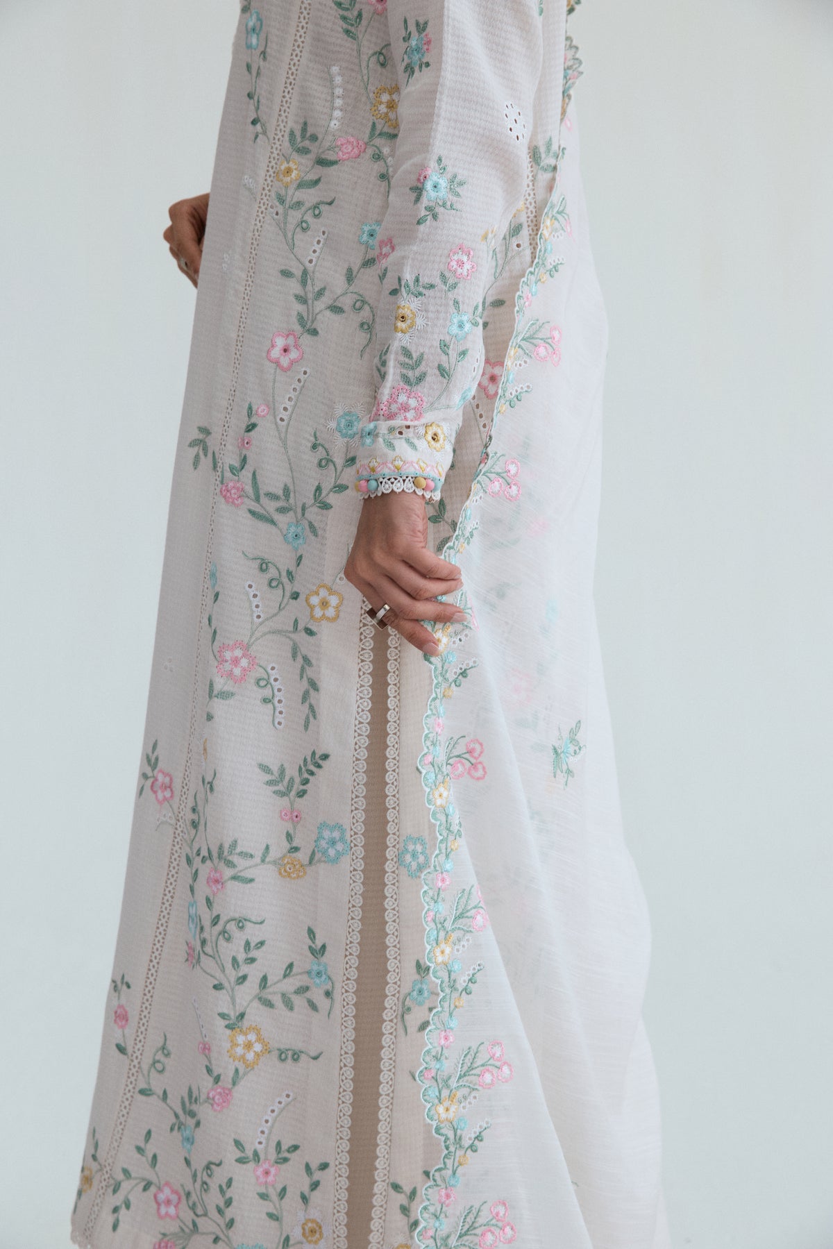 Scalloped embroidered nylon dupatta with intricate pallu — Daisy Set by Mannam