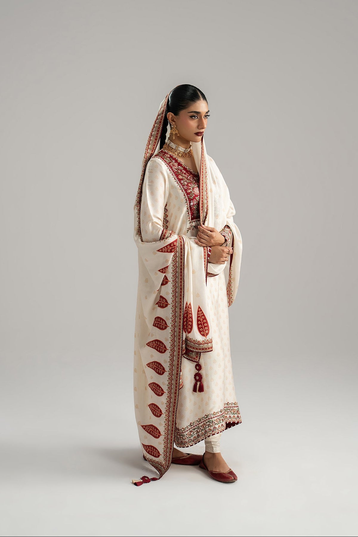 Dove kameez hem detail — chatta patti embroidery and maroon facings