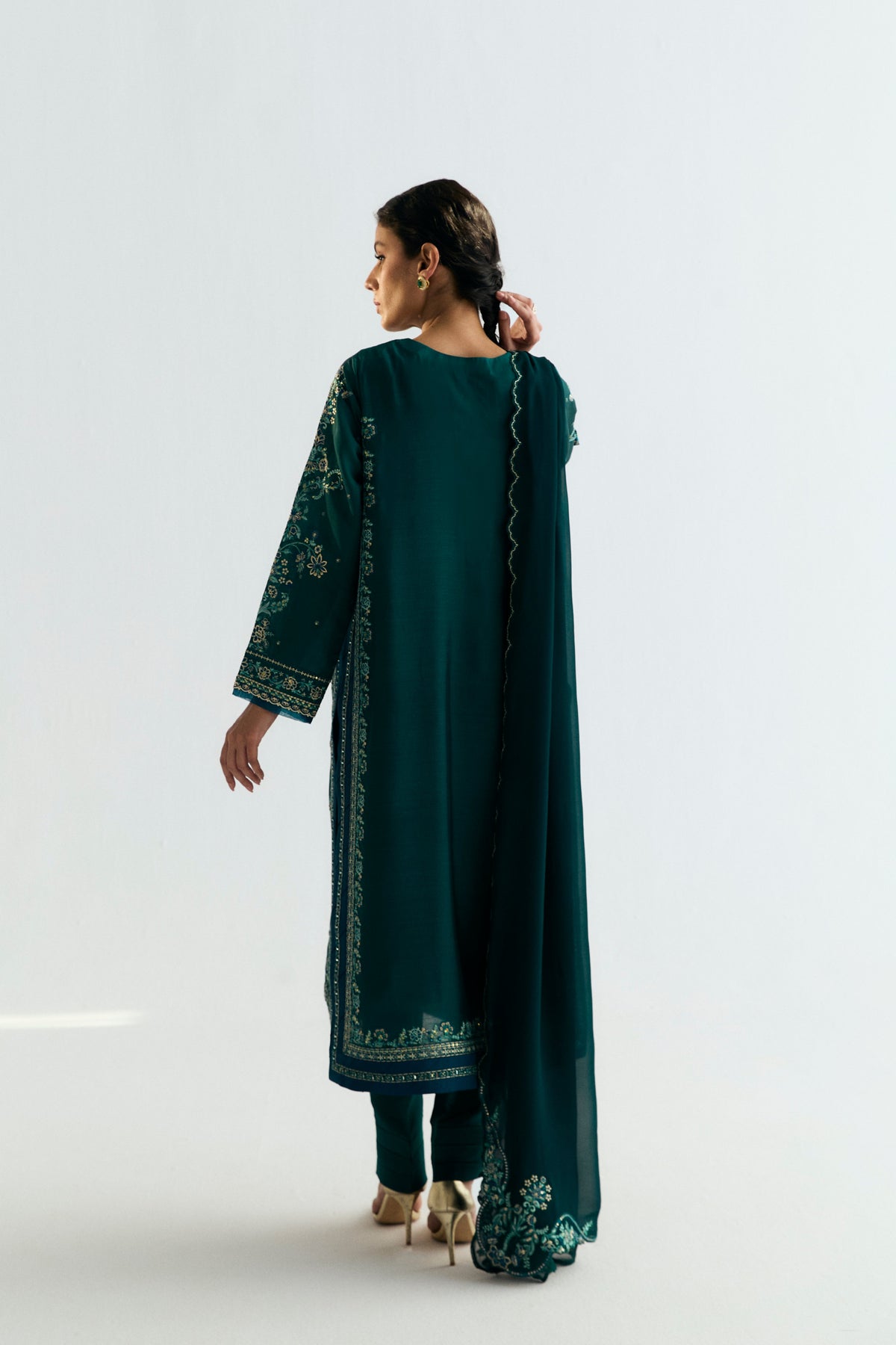 Elegant teal Pakistani kameez with floral embroidery at corners of georgette dupatta — formal occasion wear