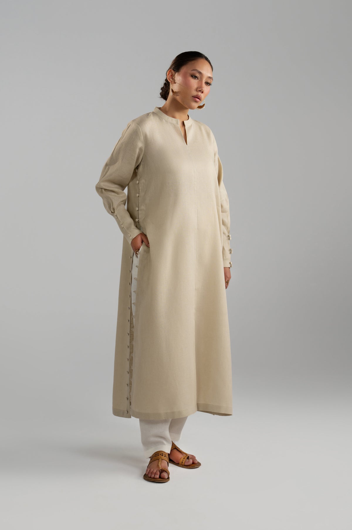 Birch Set kameez, having side pockets, front slit visible