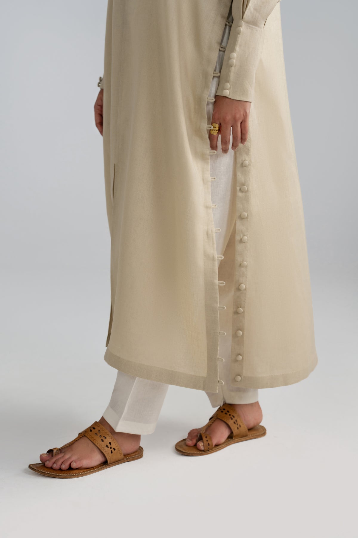 Loop button detailing along the side seam of Birch Set kameez