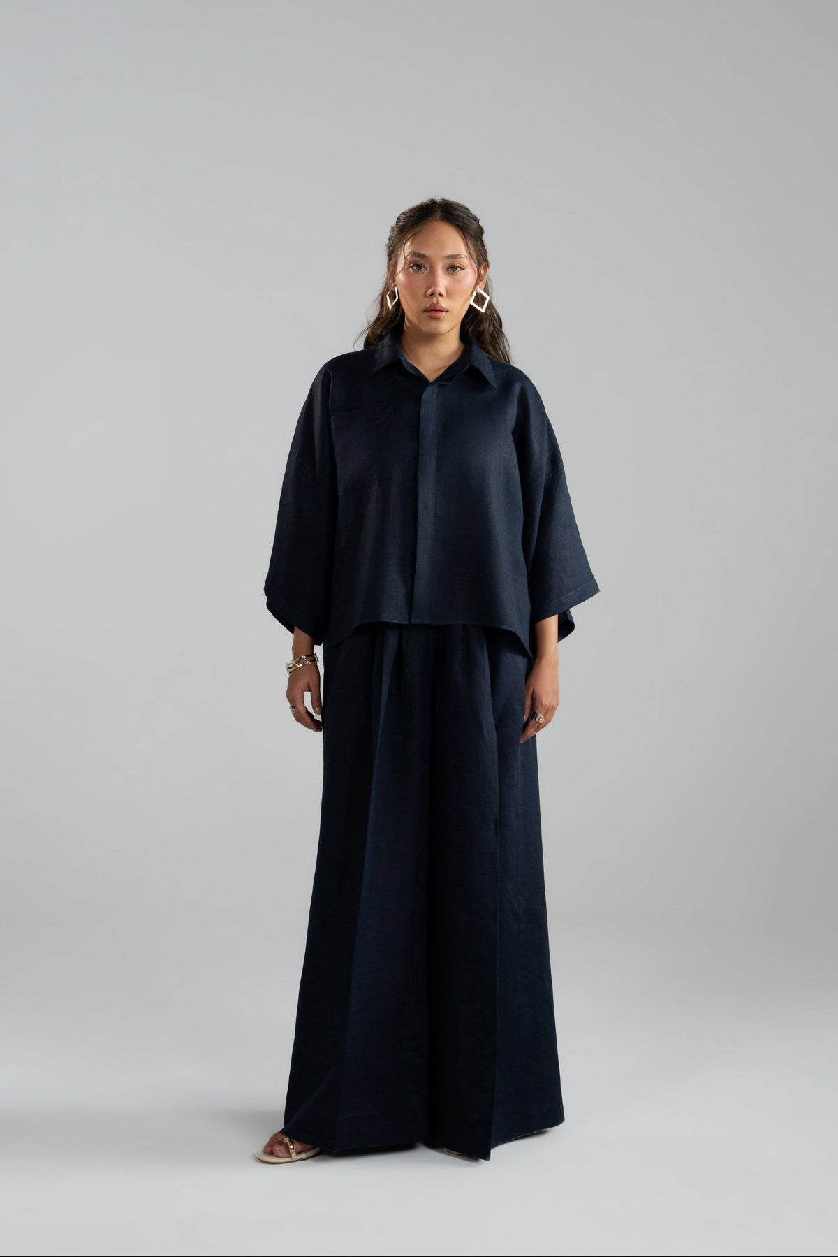 Indigo Set navy cropped shirt with wide sleeves and high-waisted wide-leg trousers
